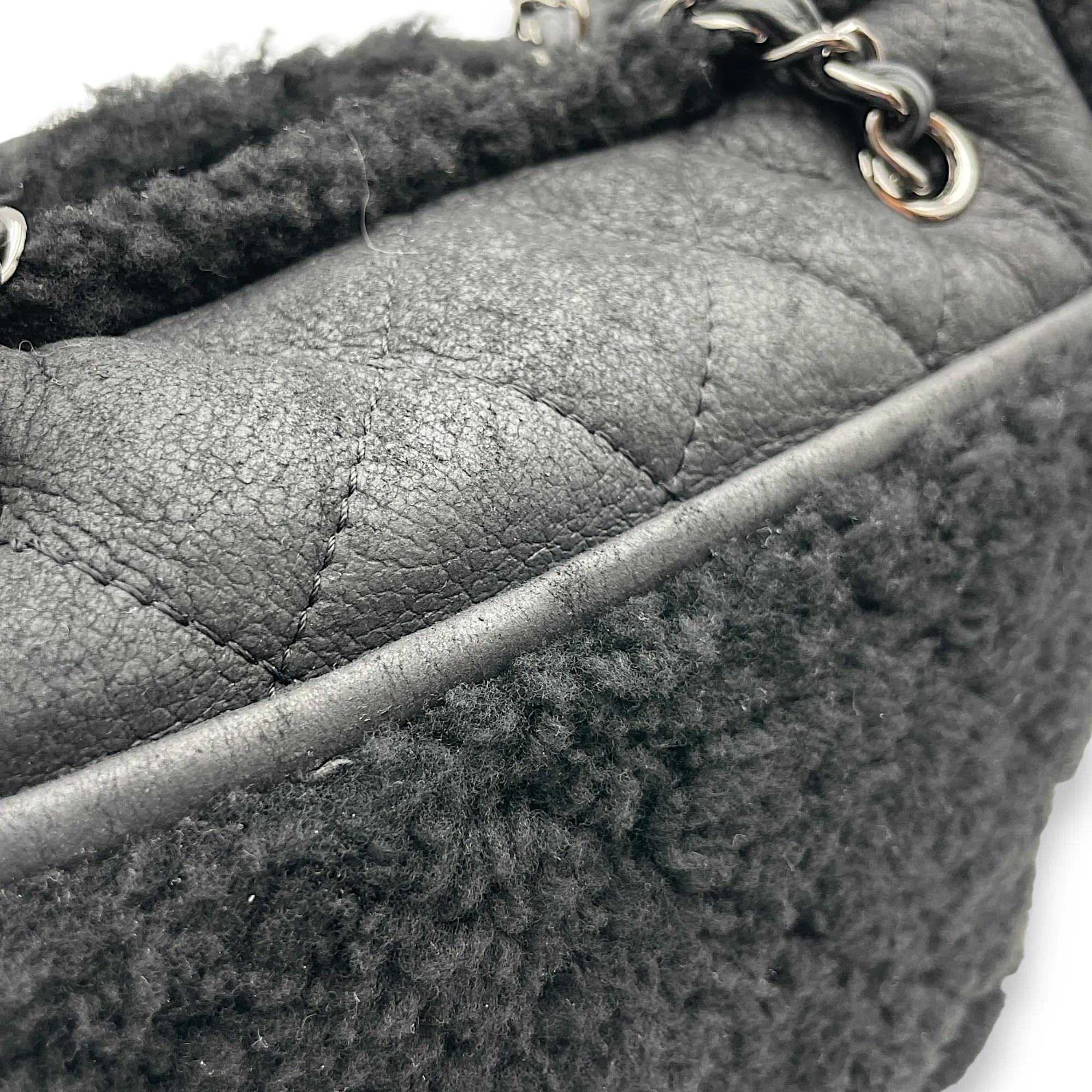 Cozy CC Shopping Black Tote Bag in Shearling/Lambskin, Palladium hardware