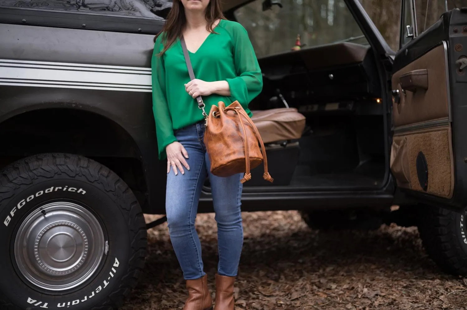 LEATHER BUCKET BAG - MEDIUM - PEANUT BISON