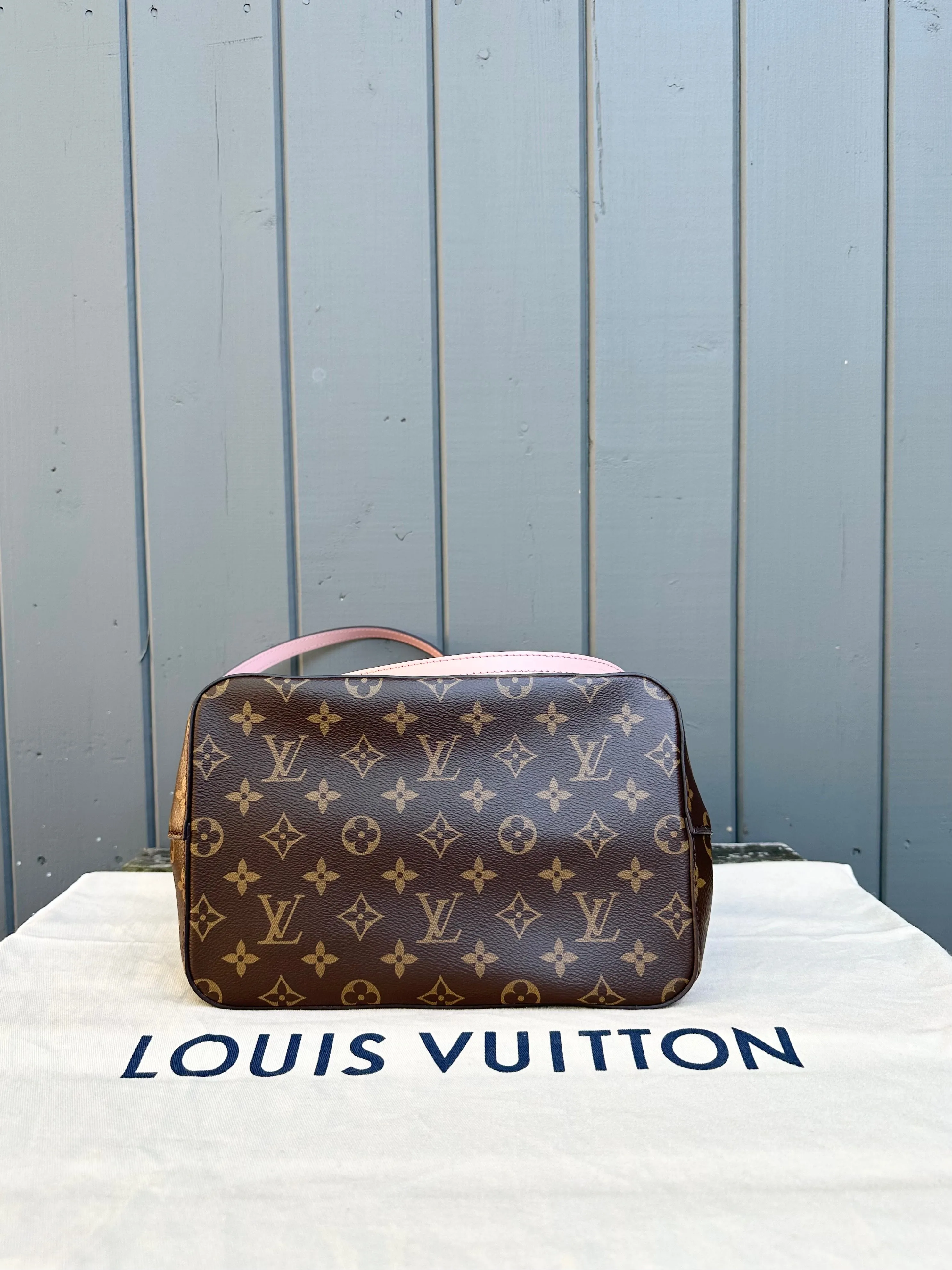 LOUIS VUITTON Monogram Neonnoe MM Bucket Bag