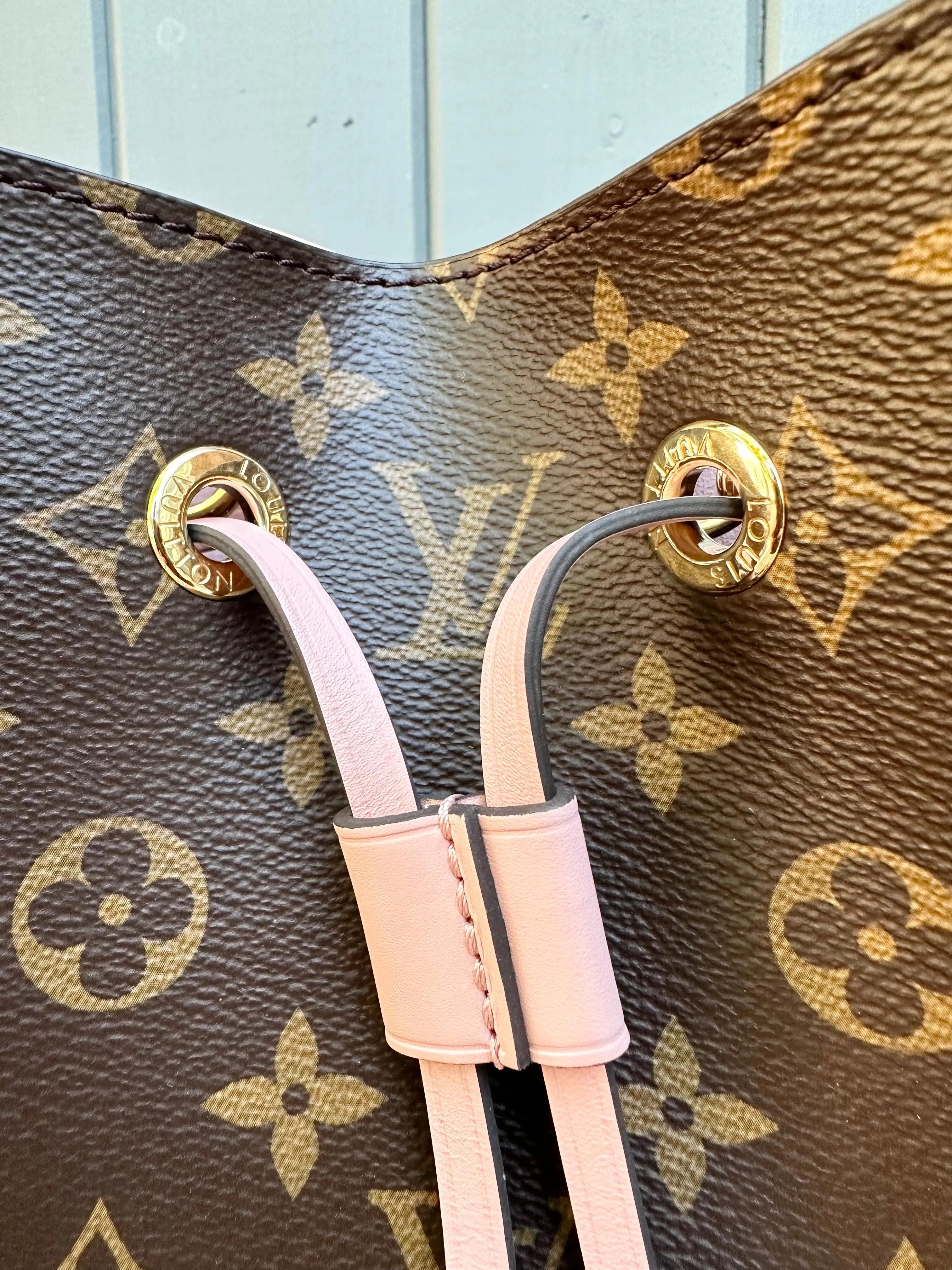 LOUIS VUITTON Monogram Neonnoe MM Bucket Bag