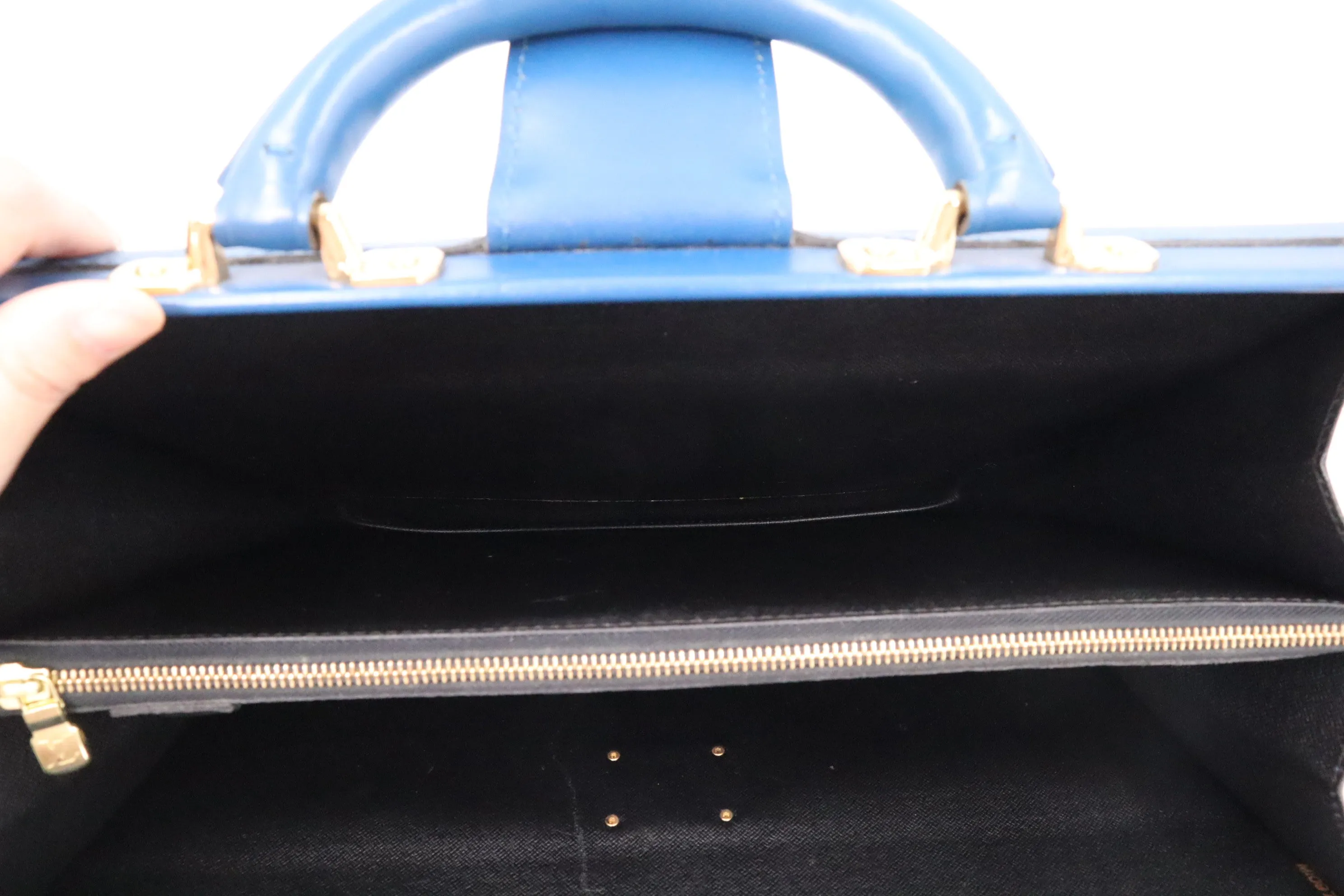 Louis Vuitton Serviette Fermoir in Blue Epi Leather